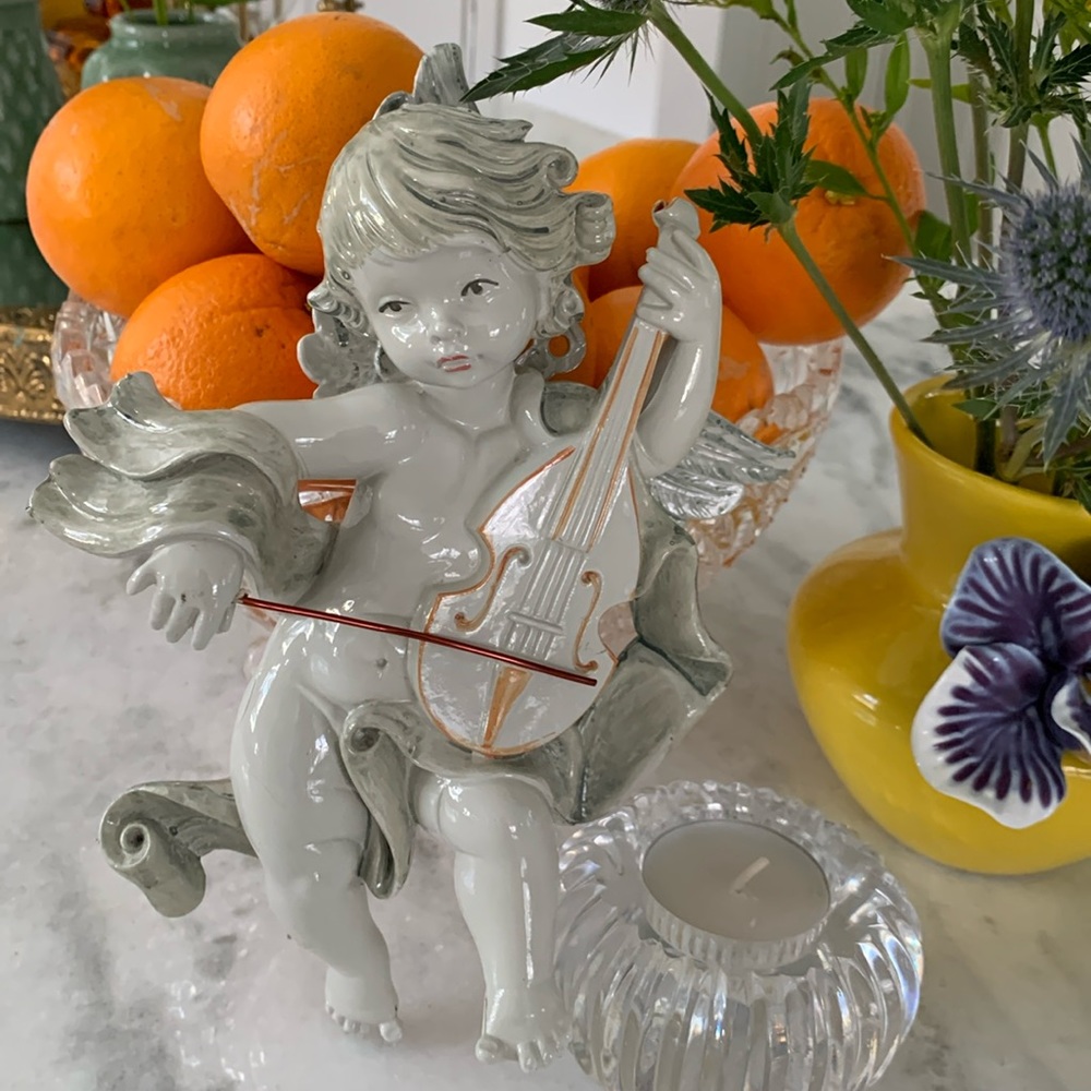 Sweetest little vintage angel with violin 🎻 hangs . Made in Italy .